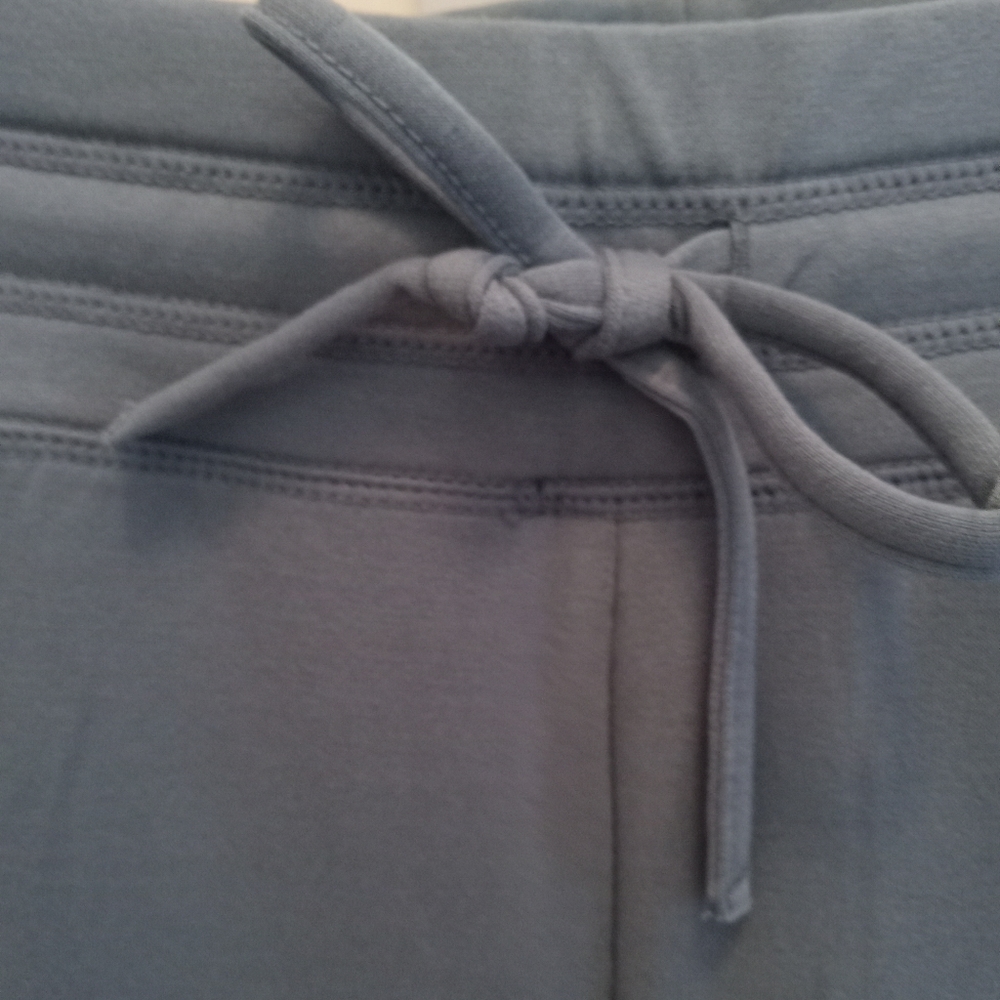 NEW.  32 Degrees COOL SLACKS.  SLATE GREEN.  SIZE MEDIUM